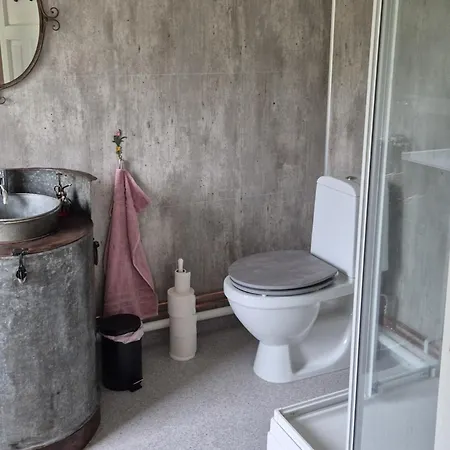 Feriehus Idyllisk Hus Naer Sjo Og Skog Pa Ganes I Vemundvik Namsos
